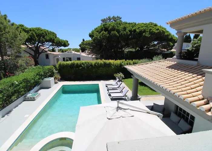 Charming Exceptional Golf Villa In Algarve