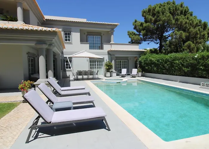 Charming Exceptional Golf Villa In Algarve